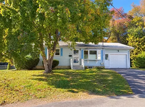 60 Ideal Ct, East Greenwich, RI 02818