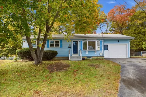 60 Ideal Ct, East Greenwich, RI 02818
