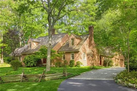 59 Sundance Trl, South Kingstown, RI 02879