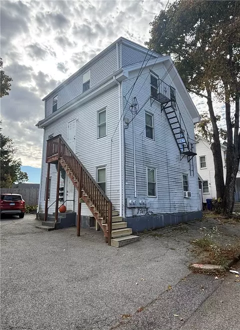 19 Wood St, Pawtucket, RI 02860