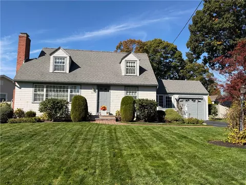 67 Longview Dr, Cranston, RI 02920