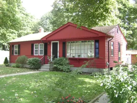 80 Hopkins Ave, East Greenwich, RI 02818