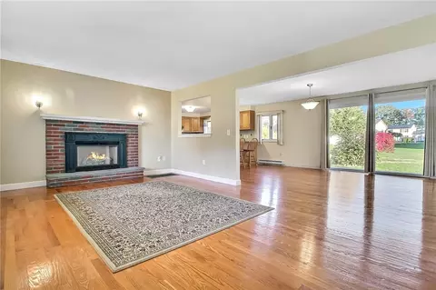 Living - 4 Wampanoag Ave, Westerly, RI 02891 photo 2 of 4