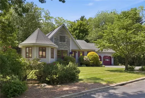 32 Briarwood Rd, Lincoln, RI 02865