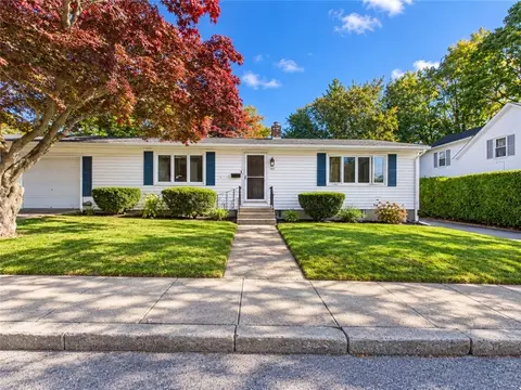 107 Rodman St, Narragansett, RI 02882