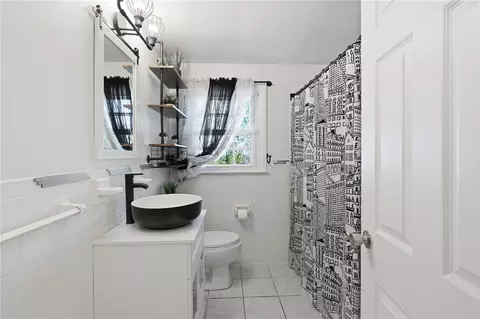 Bath - 165 Adrian St, Warwick, RI 02886 photo 2 of 2