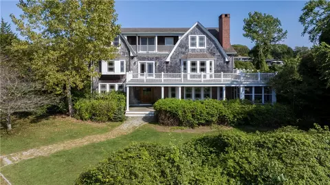 365 Boston Neck Rd, Narragansett, RI 02882