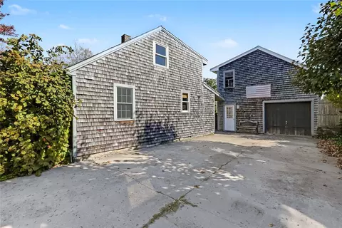 Exterior - 14 Old Main Rd, Little Compton, RI 02837 photo 4 of 9
