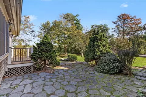 Exterior - 14 Old Main Rd, Little Compton, RI 02837 photo 6 of 9