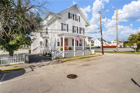 37 Lincoln Ave #1, Bristol, RI 02809