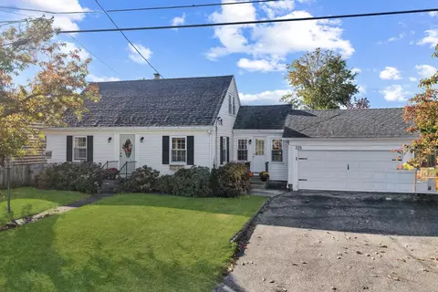 225 Norton St, Riverside, RI 02915