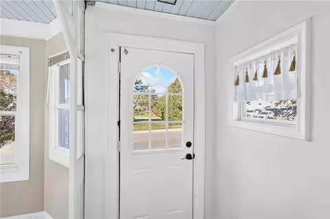 Entry Way - 69 School St, Westerly, RI 02891 photo 1 of 6