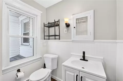 Bath - 69 School St, Westerly, RI 02891 photo 4 of 4
