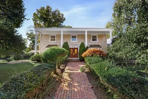 7 Thomas Dr, Lincoln, RI 02865