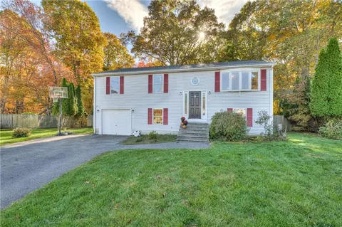 9 Leigh Ln, Riverside, RI 02915