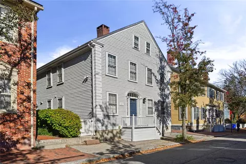 25 Arnold St #1, Providence, RI 02906