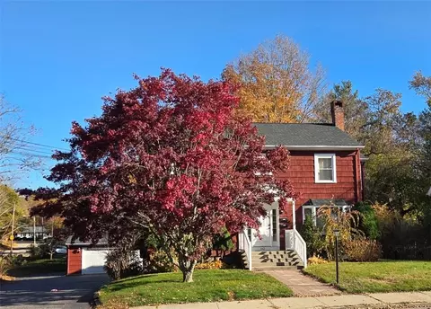 942 Mendon Rd, Woonsocket, RI 02895 photo 2