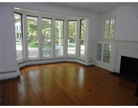 51 Elm St, Westerly, RI 02891 photo 4