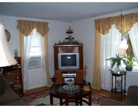 52 Pitas Ave, Attleboro, MA 02703 photo 4