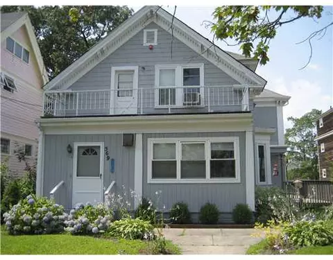 569 Park Ave, Woonsocket, RI 02895 photo 2