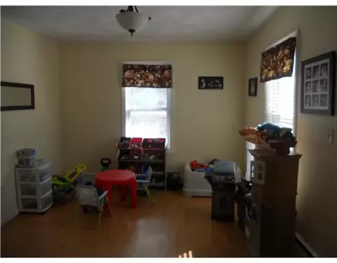 76 Fairfield Ave, Woonsocket, RI 02895 photo 4