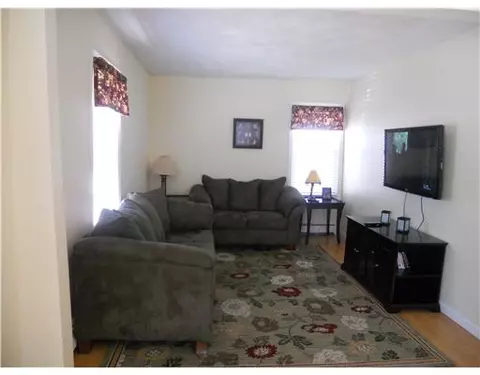 76 Fairfield Ave, Woonsocket, RI 02895 photo 3