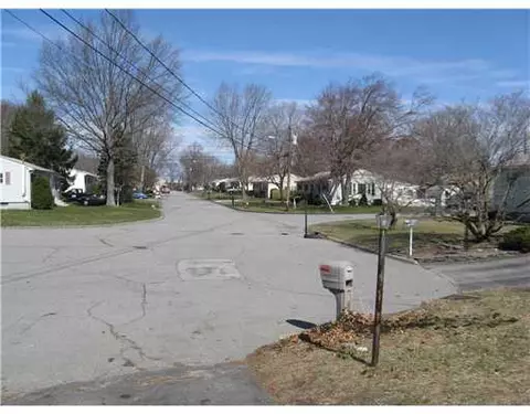 94 Armory Dr, Warwick, RI 02886 photo 3