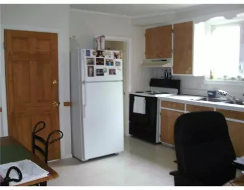 98 Blade St, Warwick, RI 02886 photo 2
