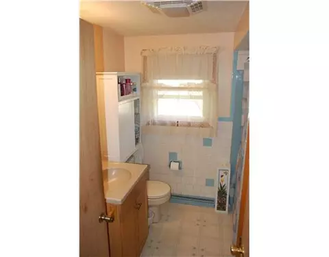 73 Roberta Ave, Woonsocket, RI 02895 photo 5