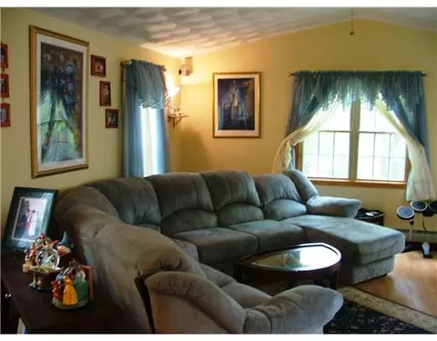 205 Macarthur Blvd, Coventry, RI 02816 photo 2