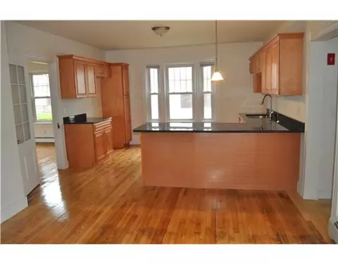 298 Park Pl, Woonsocket, RI 02895 photo 2