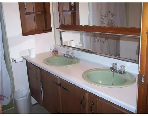 6 Maplewood Dr, Mapleville, RI 02839 photo 9