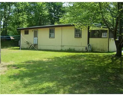 6 Maplewood Dr, Mapleville, RI 02839 photo 2