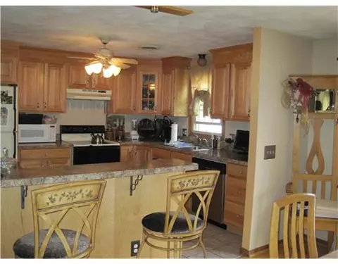7 Riverview Dr, North Providence, RI 02904 photo 3