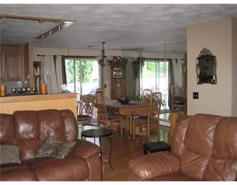 7 Riverview Dr, North Providence, RI 02904 photo 5
