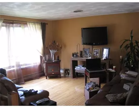7 Riverview Dr, North Providence, RI 02904 photo 8