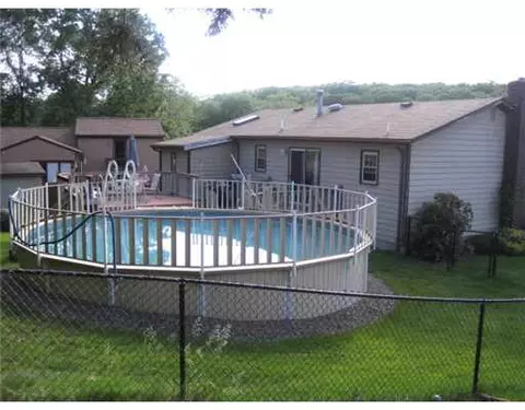 7 Riverview Dr, North Providence, RI 02904 photo 2