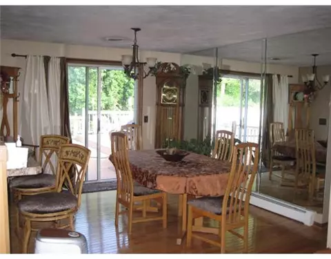 7 Riverview Dr, North Providence, RI 02904 photo 4