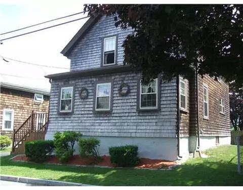 35 Norman St, Fall River, MA 02721 photo 2