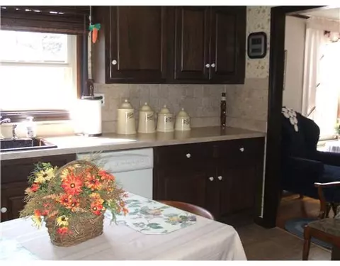 35 Norman St, Fall River, MA 02721 photo 3