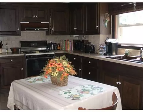 35 Norman St, Fall River, MA 02721 photo 4