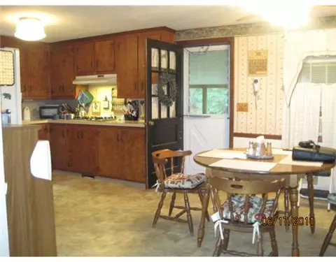 6 Gilbert St, Warwick, RI 02886 photo 6
