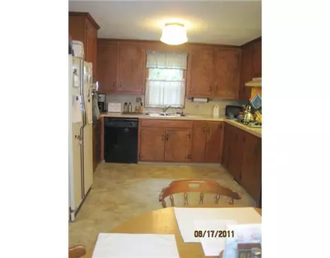 6 Gilbert St, Warwick, RI 02886 photo 4