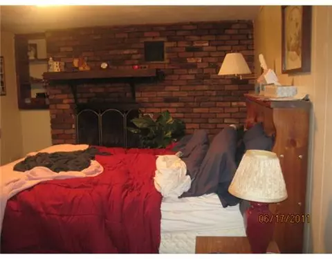 6 Gilbert St, Warwick, RI 02886 photo 3