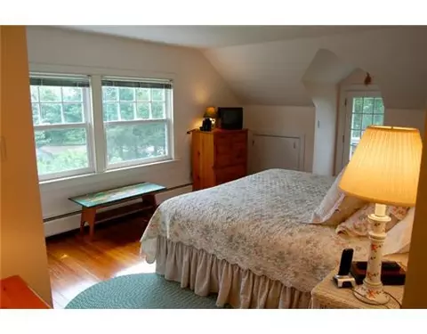 2 Niantic Ave, Westerly, RI 02891 photo 8