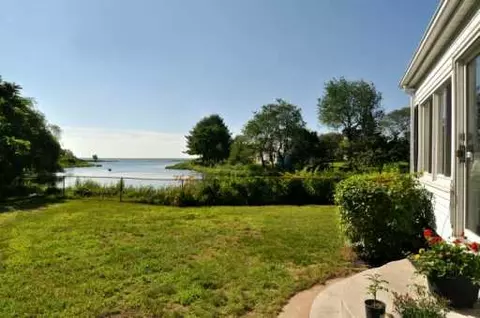 60 Ivan Ave, Warwick, RI 02889 photo 7