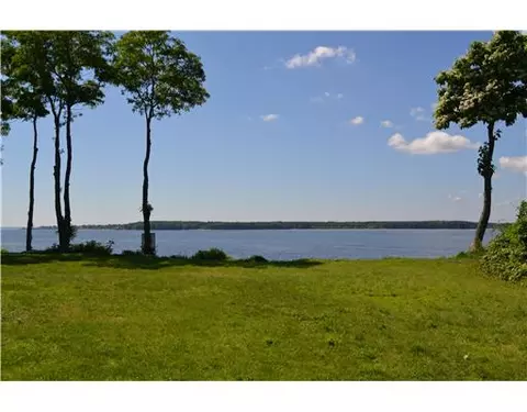 44 Juniper Ave, Warwick, RI 02886 photo 3