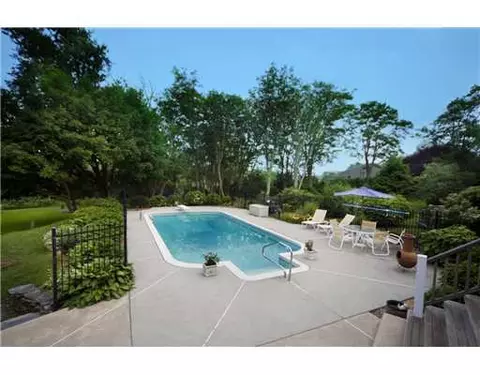 1256 Wapping Rd, Middletown, RI 02842 photo 8