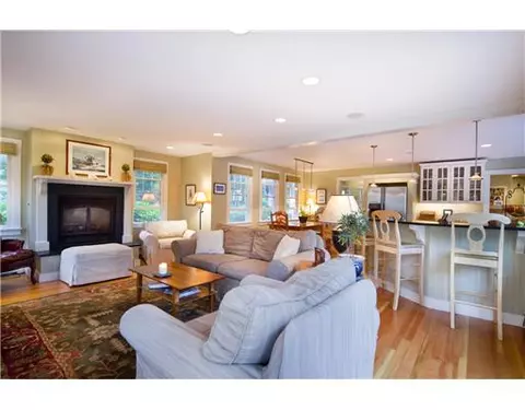 1256 Wapping Rd, Middletown, RI 02842 photo 3