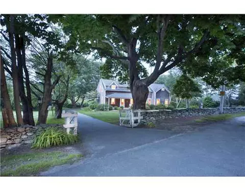1256 Wapping Rd, Middletown, RI 02842 photo 2